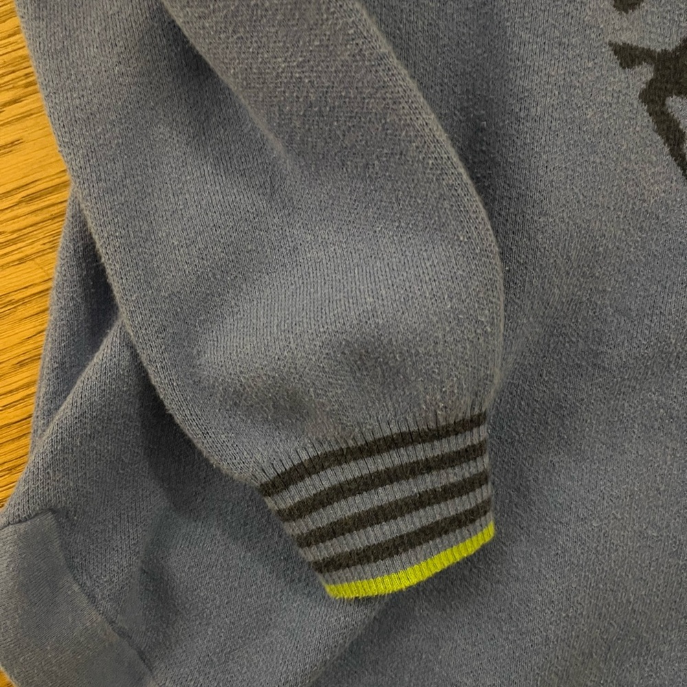 Blue Heart Pattern Sweater - Picture 3 of 3
